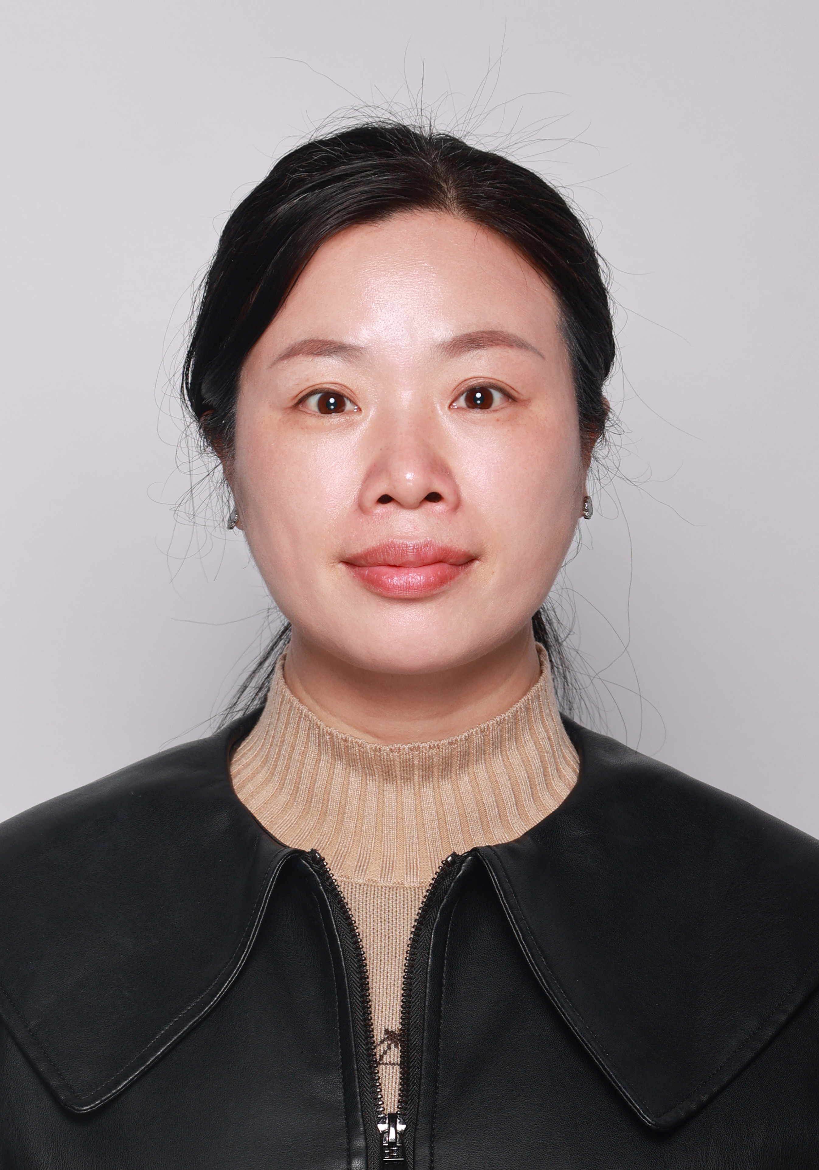 党委委员  曾冬秀